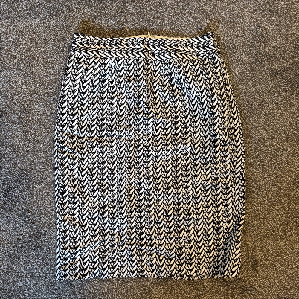 Black and White Patterned Women's Knee-Length Skirt